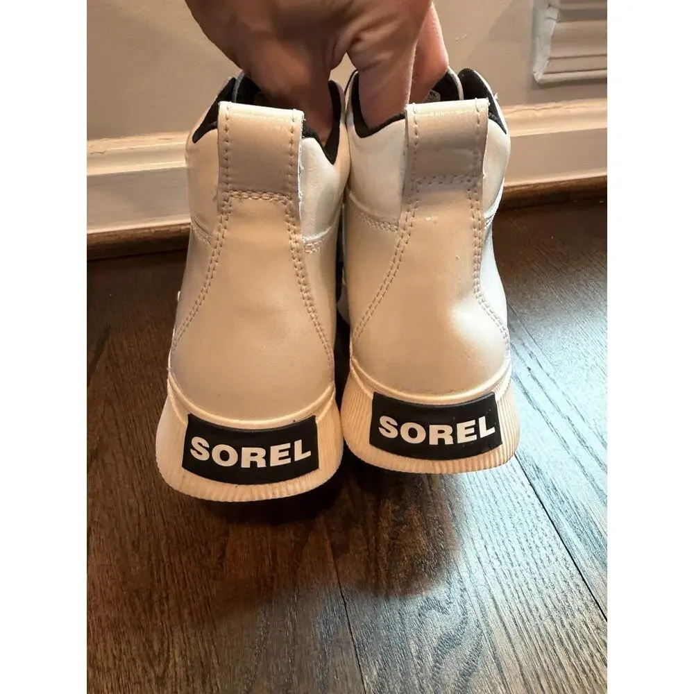 Sorel Out N About Waterproof Booties white silver Youth Sz 6 NWT